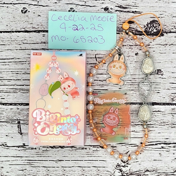 Pop Mart Big Into Energy Phone Charm “Happiness” - Picture 1 of 1